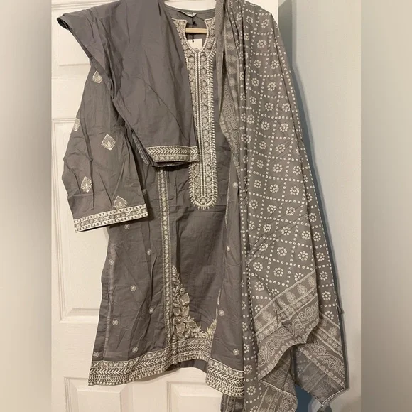 pakistani sapphire 3 pc dress - Picture 4 of 4